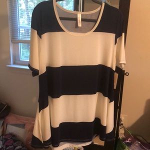 NWT Lularoe Perfect T size L